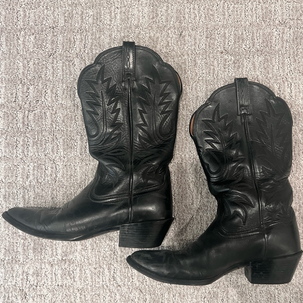 Black Ariat cowboy boots - size 8.5